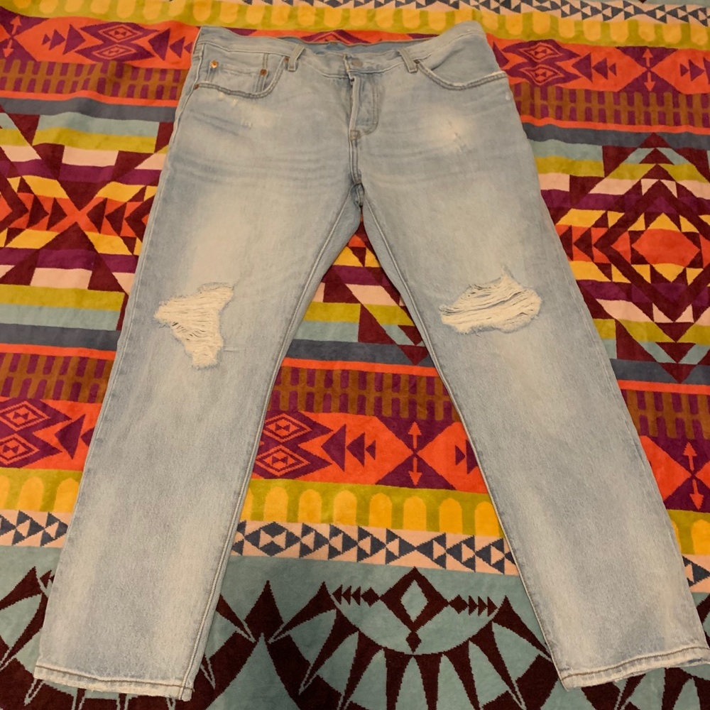 Levi's Lightwash Distressed Jeans